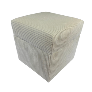 Pufa sztruks POSO 40×40 tapicerowana kwadratowa ze schowkiem jasno beżowa 795010
